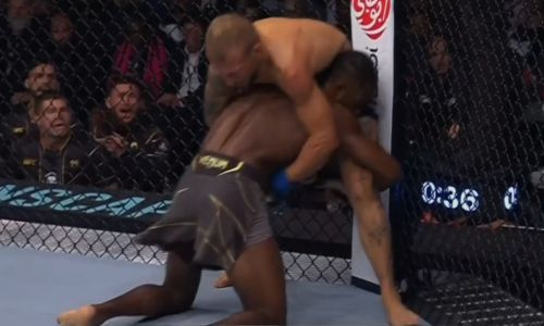 Драмой и нокаутом закончился бой за титул чемпиона UFC