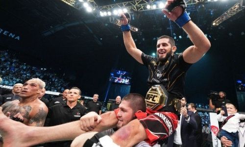 Толпа фанатов в Дагестане встретила Ислама Махачева с чемпионским поясом UFC. Видео