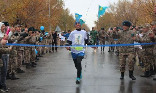 Казахстанский военнослужащий попал в Книгу рекордов после ультрамарафона