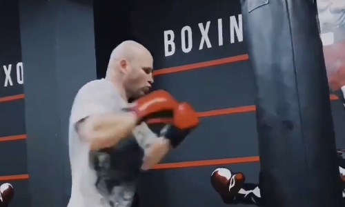 Казахстанский супертяж показал свою ударную мощь в замедленной съемке. Видео