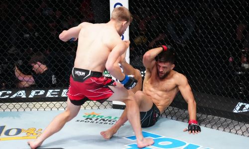 Страшная травма решила судьбу главного боя турнира UFC. Видео