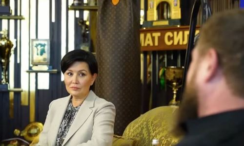 Рамзан Кадыров «засветил» в своем кабинете боксерскую грушу Louis Vuitton за 175 тысяч долларов. Фото и видео