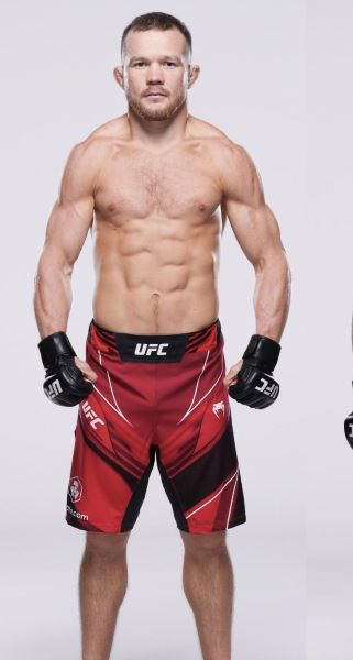 Конор Макгрегор высмеял внешность экс-чемпиона UFC из России. Фото