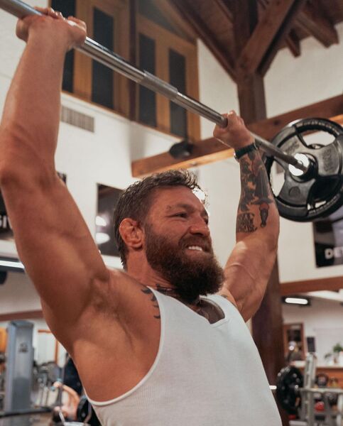 «17-часовой рабочий день». Макгрегор показал актуальную физическую форму. Фото