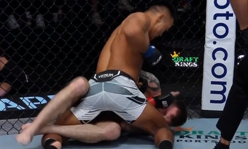 Видео полного боя с молниеносным нокаутом казаха в UFC