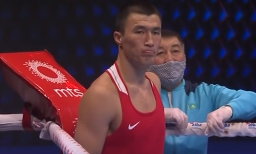 Нокаутом завершился бой казахстанского боксера на ЧА-2022