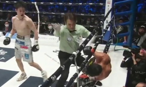 Видео зверского нокаута. Чемпион мира улетел в канаты в бою за титулы WBA и WBC