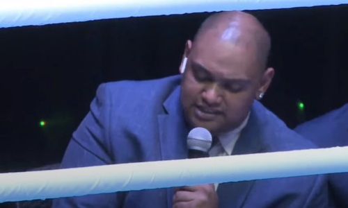 Чемпион мира заставил ринг-анонсера заговорить на казахском. Видео