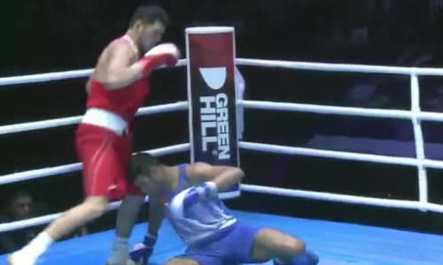 Видео полного боя с тремя нокдаунами олимпийского чемпиона из Казахстана за медаль ЧА-2022 по боксу