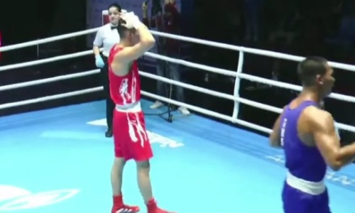 Скандалом закончился бой обидчика Данияра Елеусинова на ЧА-2022. Видео