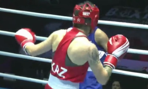 Видео первого боя двукратной чемпионки мира из Казахстана на ЧА-2022 по боксу