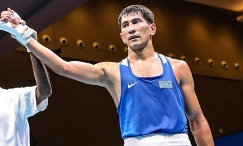 Капитан сборной Казахстана нокаутом стартовал на ЧА-2022 по боксу