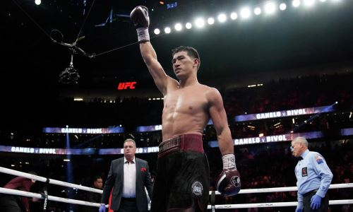 «Это даже обсуждается». Российского боксера поставили на один уровень с Мухаммедом Али