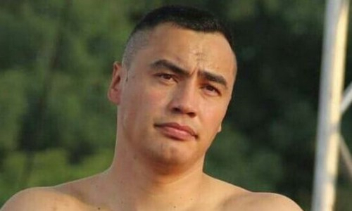 Казахстанский боксер без боя отдал сопернику чемпионский титул WBC. Видео
