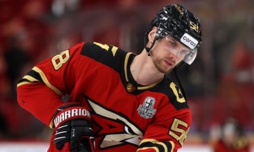 «Больше порядка и меньше глупостей». Преображение хоккеиста сборной Казахстана из КХЛ отметили в России