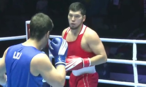 Видео полного боя олимпийского чемпиона из Казахстана за выход в финал ЧА-2022 по боксу