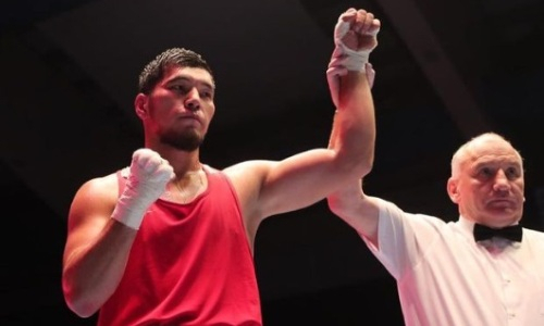 Олимпийский чемпион из Казахстана победил узбекистанца в бою за «золото» ЧА-2022 по боксу