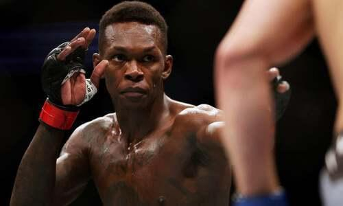 Видео зверского нокаута в бою Адесанья — Перейра за титул чемпиона UFC