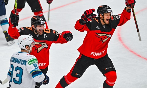 Хоккеист сборной Казахстана помог «Авангарду» сотворить камбэк в КХЛ. Видео