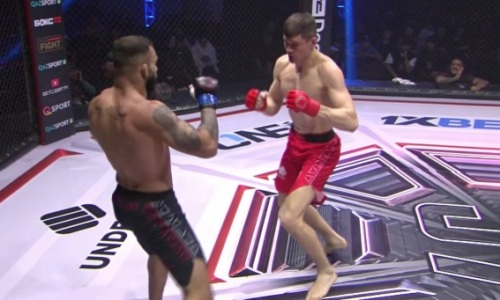 Видео боя с нокаутом известного казахстанца против бразильца