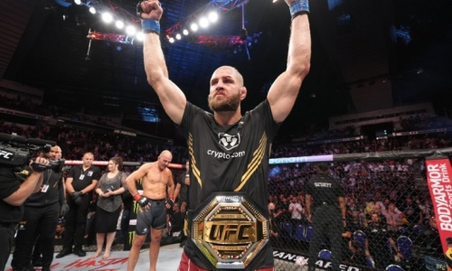 Чемпион UFC снялся с большого реванша и освободил титул