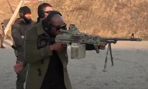 Приглашенные Рамзаном Кадыровым экс-чемпионы UFC прибыли в Чечню и взялись за оружие. Видео