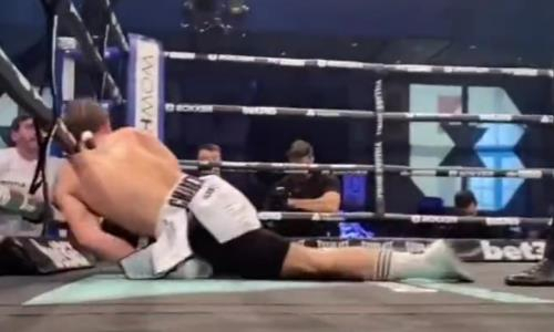 «Ассасин» брутально нокаутировал соперника. Видео