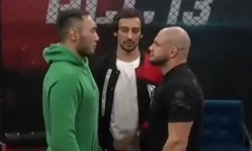 Казахстанский боец провел дуэль взглядов с Иваном Штырковым перед поединком. Видео