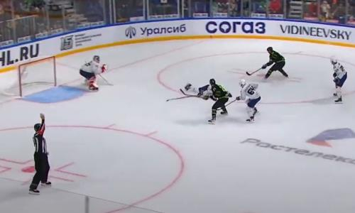 «125 километров в час». Сумасшедшая шайба залетела в ворота «Барыса». Видео