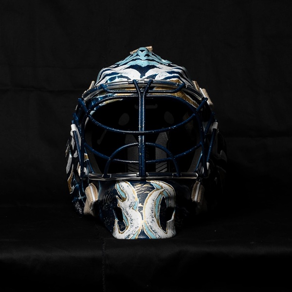 «Барыс» показал новый шлем голкипера Юлиуса Гудачека. Фото