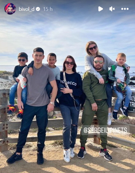 Бивол встретился с бывшим чемпионом мира из Казахстана. Фото