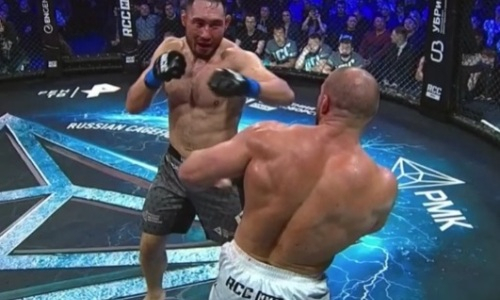 Видео боя «Казахский гигант» vs «Уральский Халк»