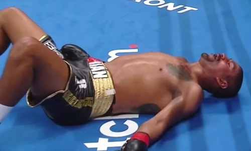 Побитый казахстанцем «Тайсон» брутально нокаутирован после трех нокдаунов подряд. Видео