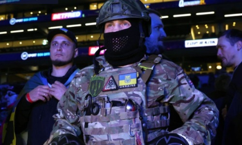 Украинский боксер вышел на ринг в военной форме и отобрал пояс у чемпиона. Видео