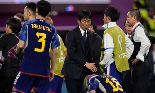 Странное поведение тренера сборной Японии удивило фанатов на ЧМ-2022. Фото