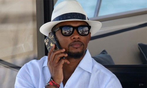 Легендарный футболист ударом ногой по лицу нокаутировал фаната на ЧМ-2022. Видео