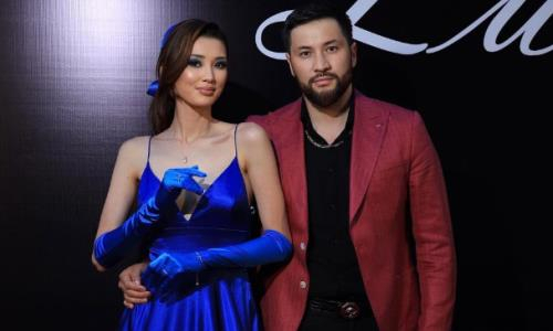 «Сильно не прижимайся!». Сабина Алтынбекова возмутила супруга объятием с другим мужчиной. Видео