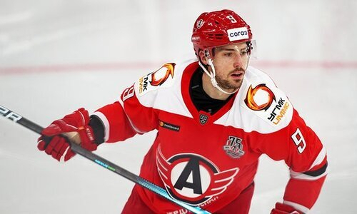 Шайба хоккеиста сборной Казахстана помогла его клубу одержать победу в матче КХЛ
