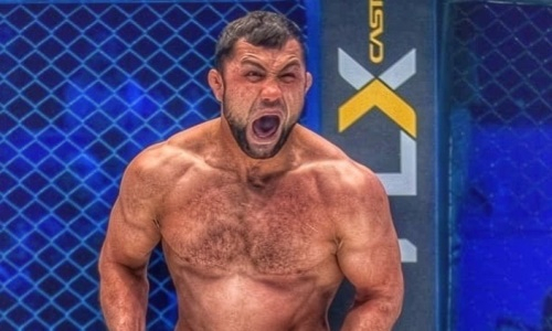 Соперник казахстанца по бою за титул лиги Хабиба Нурмагомедова не сделал вес