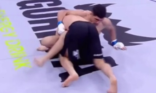 Бойца из Узбекистана быстро финишировали в Казахстане