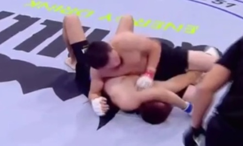 Видео брутального нокаута россиянина казахстанским бойцом в лиге Хабиба