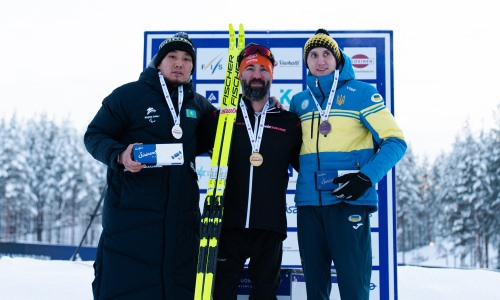 Казахстанец выиграл «серебро» Кубка мира по пара лыжным гонкам и пара биатлону