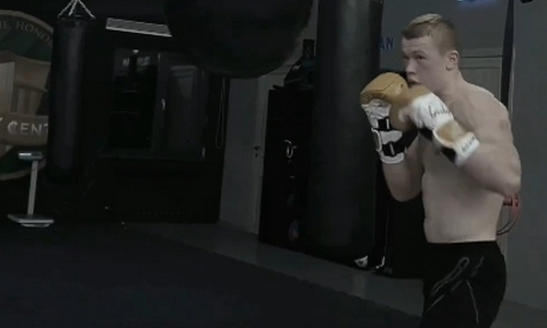 «В стиле „Канело“». 22-летний казахстанский нокаутер блеснул мощью силовых ударов. Видео