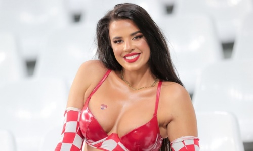 «С каких пор футбол — это женская грудь?». Самая горячая болельщица ЧМ-2022 вызвала возмущение