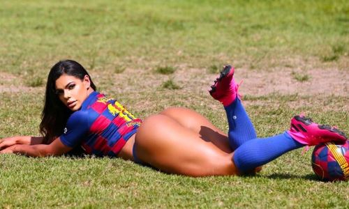 Безумная фанатка Месси оголилась ради финала ЧМ-2022 Аргентина — Франция. Фото