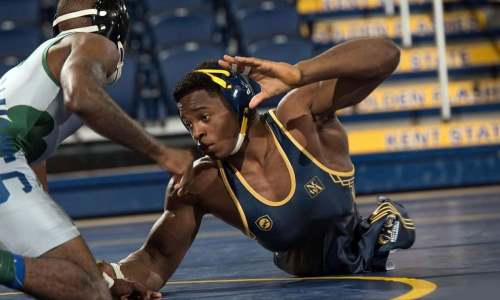 Родившийся без ног американец выиграл дебютный бой в ММА. Видео