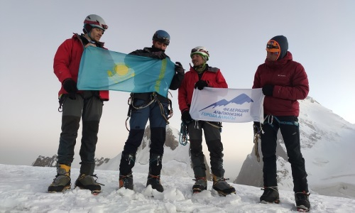 Казахстан взял первое место на чемпионате мира-2022 по альпинизму
