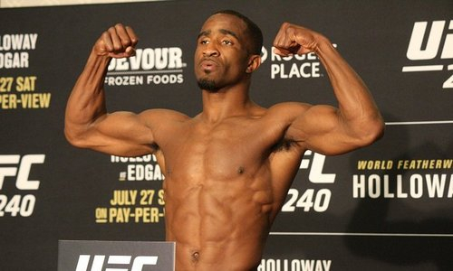 «Я быстрее и сильнее». «Стальные руки» пригрозил Шавкату Рахмонову перед боем в UFC