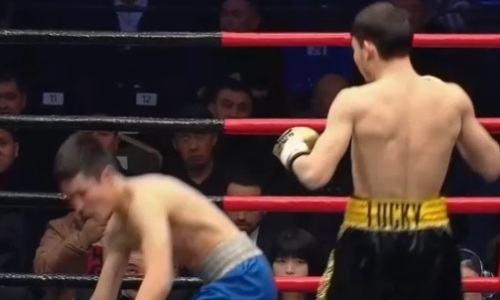 Казахстанский боксер нокаутом дебютировал в профи