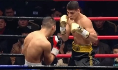 Дебютант из Казахстана жестко зарубился в первом бою на профи-ринге